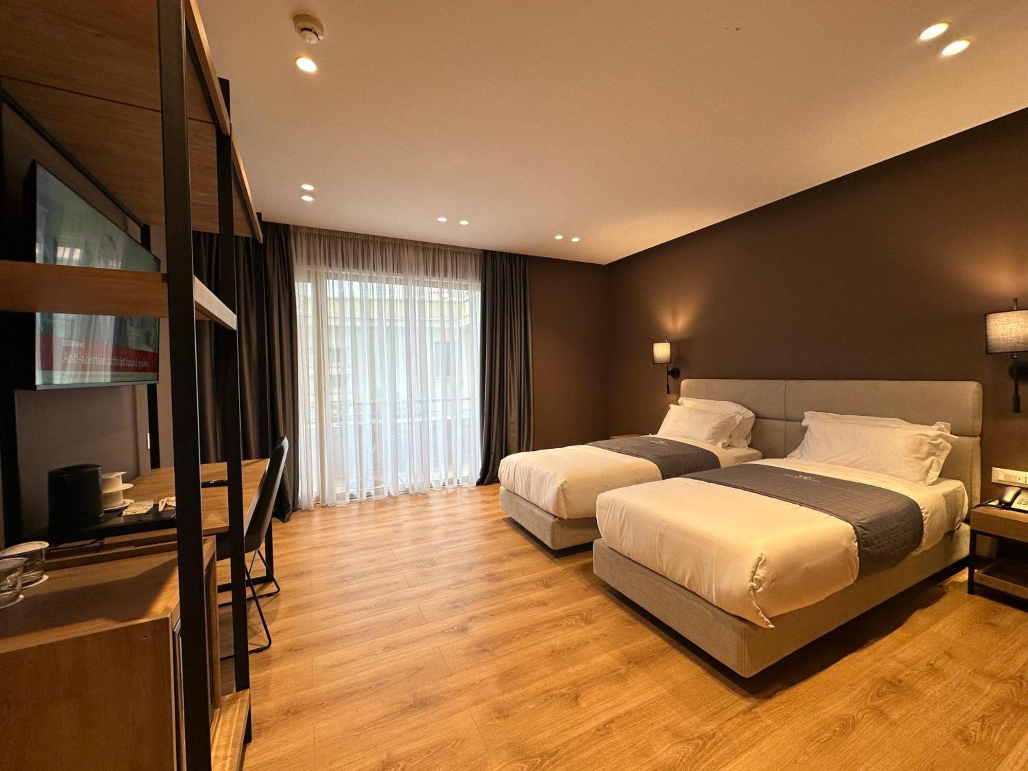 Mulaj Hotel Тирана Екстер'єр фото