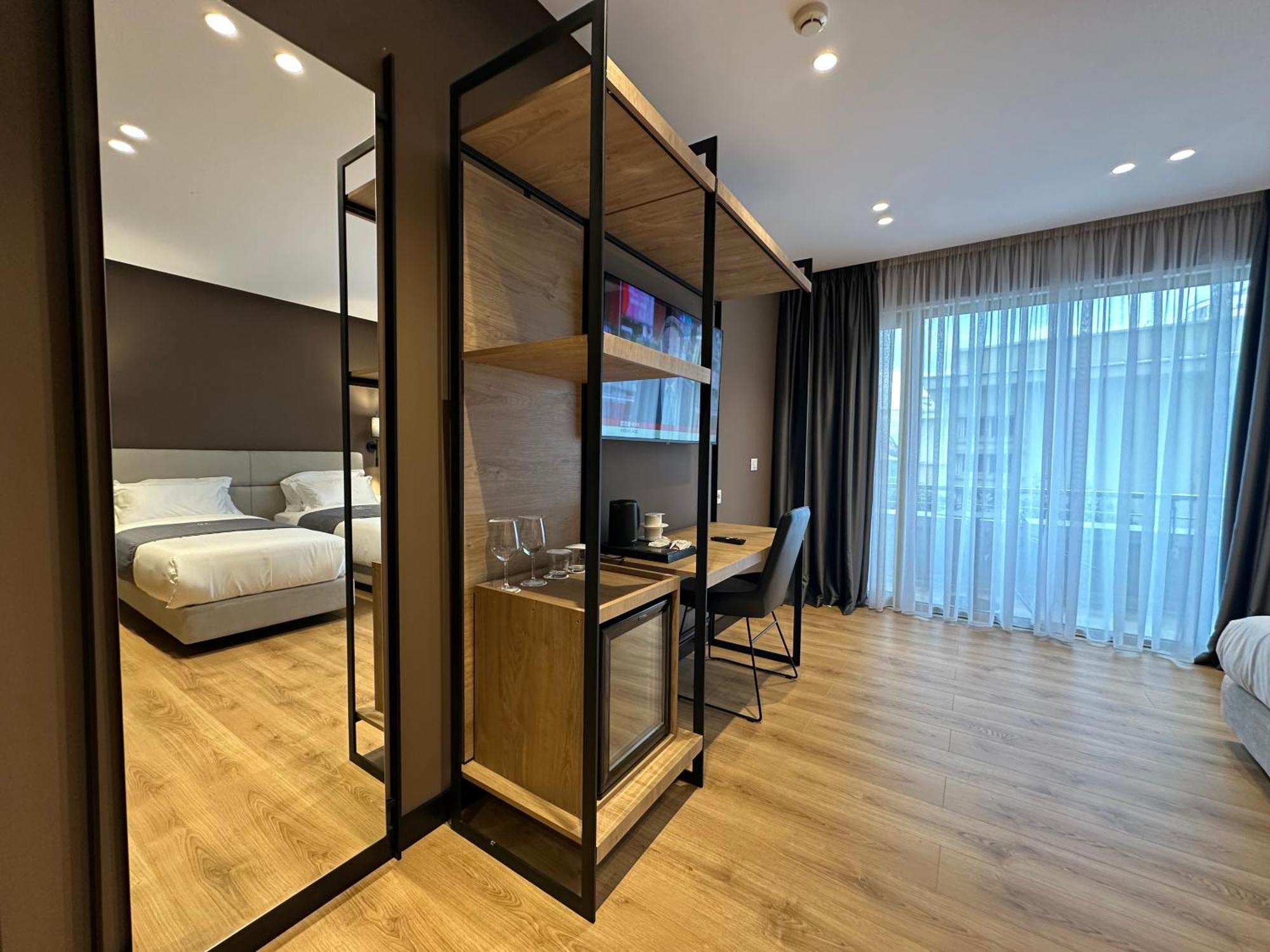 Mulaj Hotel Тирана Екстер'єр фото