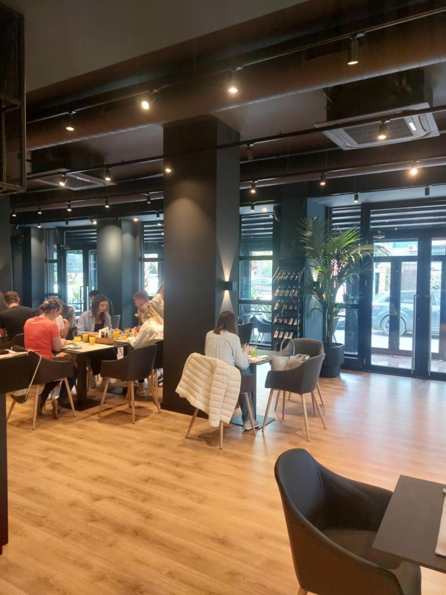 Mulaj Hotel Тирана Екстер'єр фото